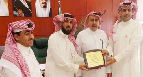 النويصر يزور مركز الأمير سلمان والغرفة التجارية بحائل